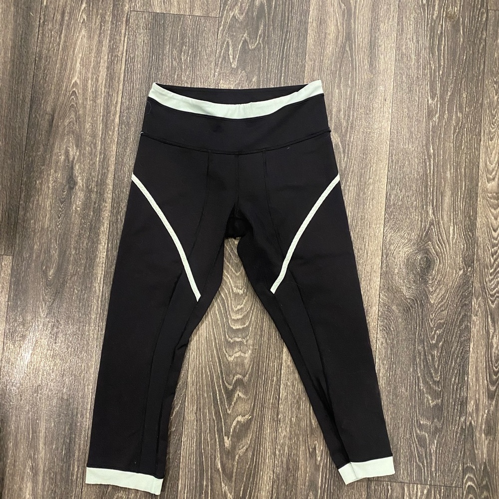 Lululemon size 6 black Capri length leggings
